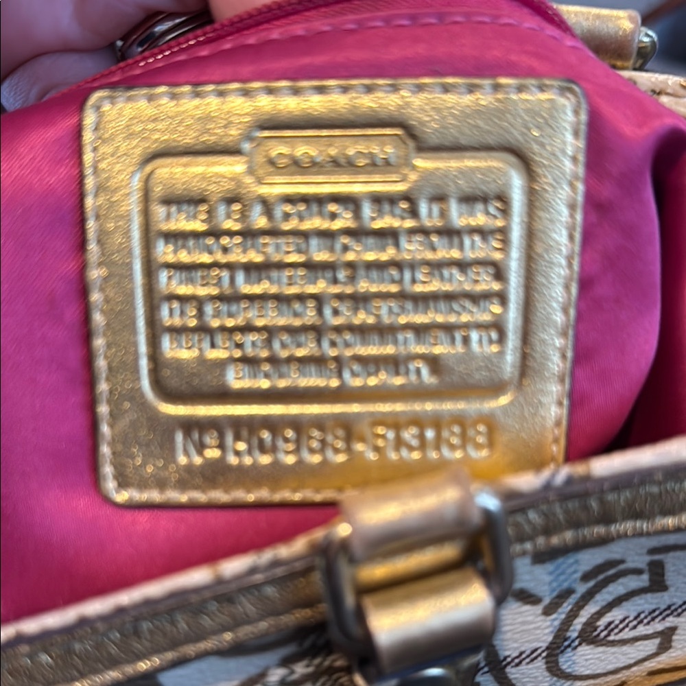 Coach Cream and Gold Tote Bag with Distinctive Design and Spacious Interior - Picture 4 of 5